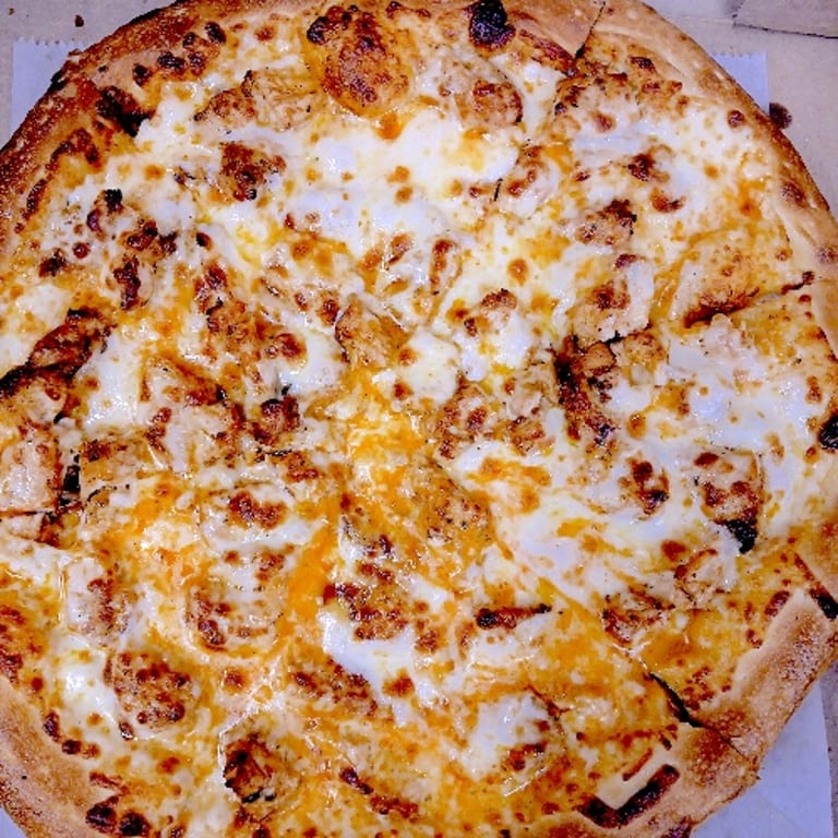 Buffalo Chicken Pizza: A Spicy Slice Favorite