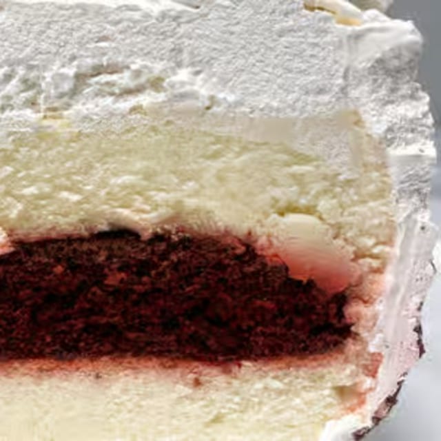 Red Velvet Cheese Cake.